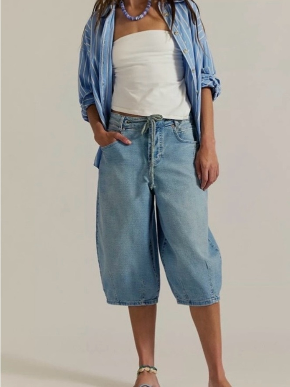 We The Free Amada Cropped Barrel Jean in LIGHT BLUE